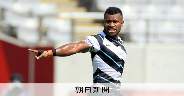 スラムで育ったラガーマン フィジーの「宝石」が靴裏に書いた文字