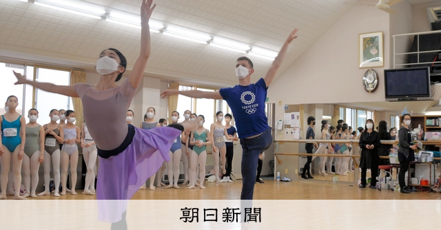 キーウから避難の夫妻、バレエの舞台に「今は踊ることしか