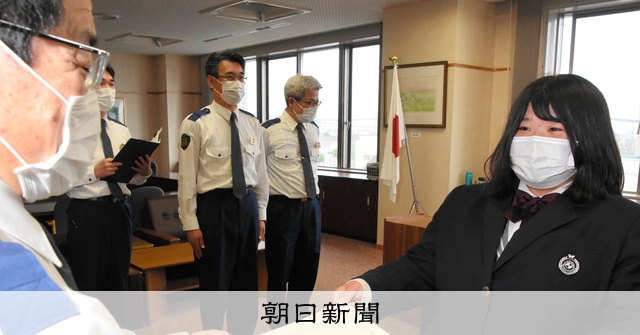 誘拐か」怪しまれてもおんぶを続けた 迷子を救った高校生の優しさ