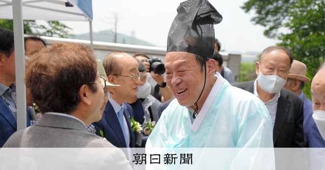 祖父の遺品の為、判りません。朝鮮唐津と聞きました。写真で確認してください。 焼け跡から飛び立った白い鳥 やっと言える「祖母の叫び、伝え