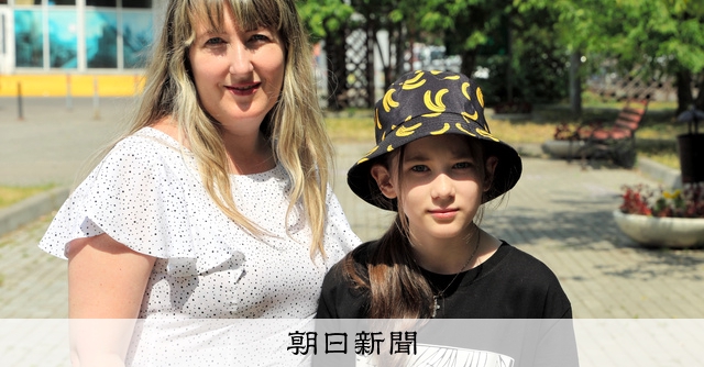 私の国への攻撃 避難先のロシアで女性教師は「フェイク」と口にした