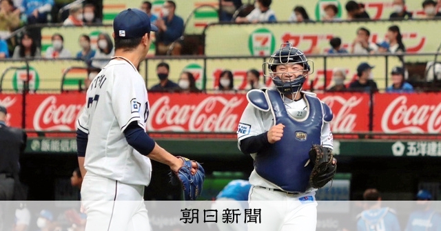 引退試合17歳差のコンビ 西武の新人捕手が内海哲也に学んだこと