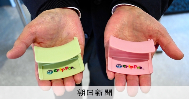 つり革に触らずつかめるグリップ開発 ノギスで探ったミリ単位の世界