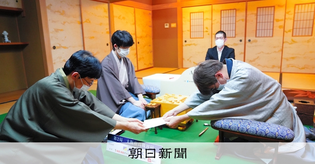 将棋 ロボット　オレンジ　アクション　フィギュア 可動式　藤井聡太　羽生善治 藤井聡太王将、1時間22分の長考も 羽生善治九段が挑戦の第2局：朝日新聞