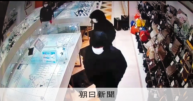 殴られた店主「死んでいたかも」 相次ぐ強盗・窃盗、映像に大胆な姿 [千葉県]：朝日新聞