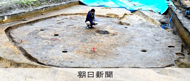 初期　ひびかた　落とし穴 里西遺跡で弥生時代後期の集落を発見 五角形竪穴建物跡 [滋賀県]：朝日新聞