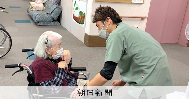 マスク着用緩和へ 介護・保育の現場は…政府方針に複雑な思いも [新型コロナウイルス]：朝日新聞