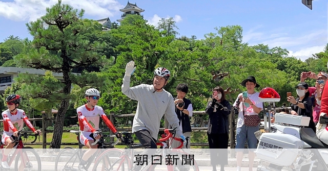 自転車用ヘルメットかぶろうぜ 近藤真彦さんが伝えた「真剣な」思い