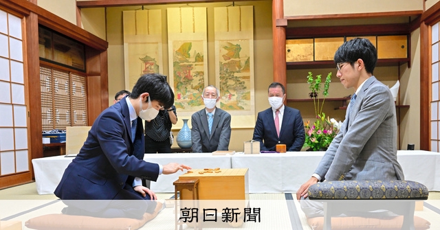 藤井聡太王位「後手番、大変な戦い」 佐々木大地七段と王位戦第4局