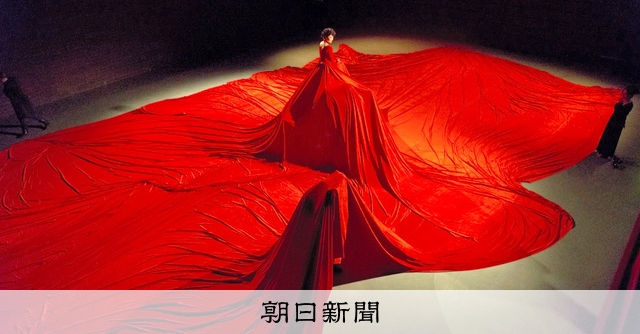 円池茂『赤衣の婦人』6号 シェル美術賞展三席入賞 フランス ル・サロン入選 AS20230928003771_comm.jpg