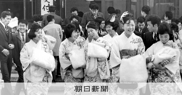 機内でシャンパン・としまえんで絶叫… 写真で振り返る「成人の日