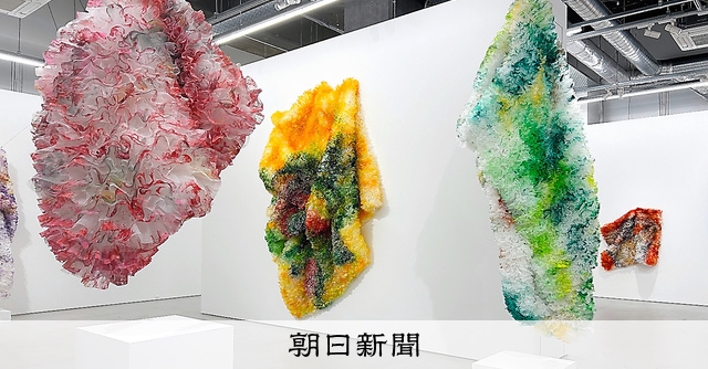 アートとドレス、溶けあって 「トモ・コイズミ」小泉智貴、初の美術展