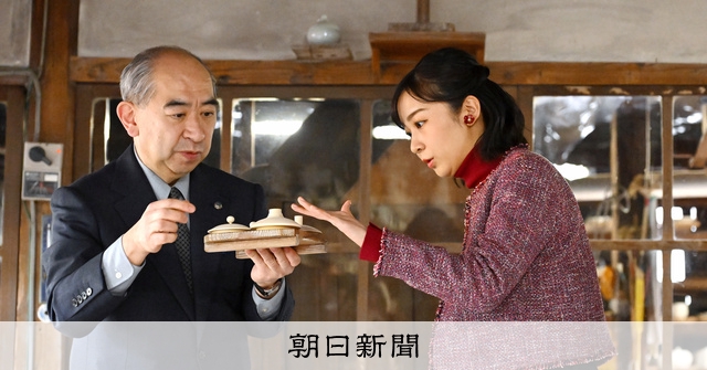 佳子さま、有田の今右衛門窯を視察 粘土触り「きめ細かいのですね