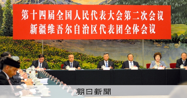 新疆ウイグル自治区の代表団、国外からの非難を全否定 中国全人代
