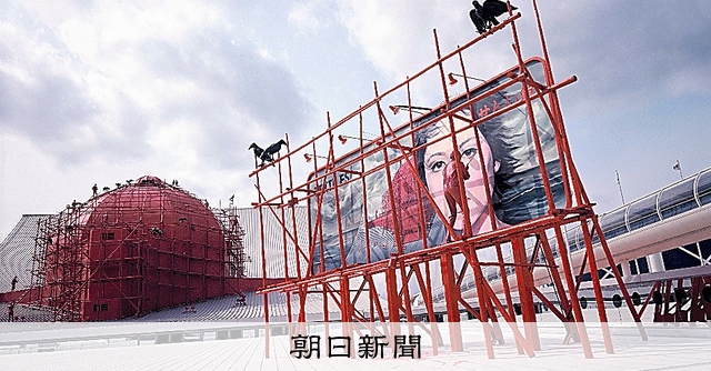 横尾忠則　1970年万博　せんい館 ポスター 語る 人生の贈りもの）横尾忠則：12 万博建築、時代小説の挿絵、濃密