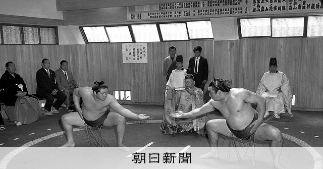 朝日新聞写真館 since1904）蔵前国技館のころ 熱気、迫力