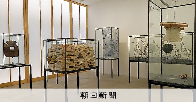 評・美術）アンゼルム・キーファー展「Opus Magnum」 ケース