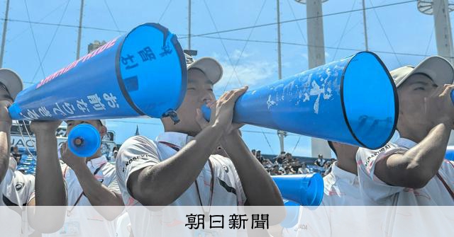 練習は噓をつかない」 伝統の特大メガホン手に 日大三の応援団長