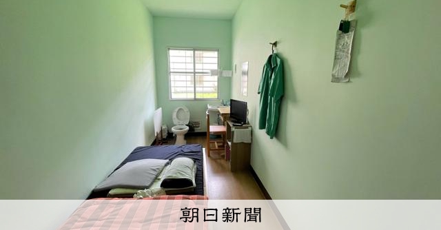 全国最大 府中刑務所の中を歩く 受刑者同士で介護訓練 進む高齢化 [東京都]：朝日新聞