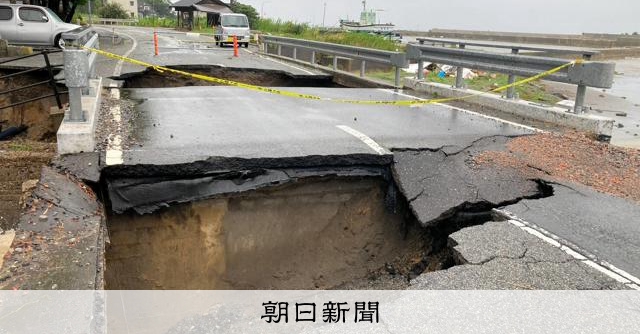能登地震寄付　２冊セット割引　パリ・モードの200年18世紀から現代まで 大型本 Amazon.co.jp: 別冊 最新予測 巨大地震の脅威 (Newton別冊