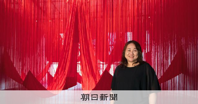現代美術家の塩田千春さん 「生と死」を糸で紡ぐ：朝日新聞