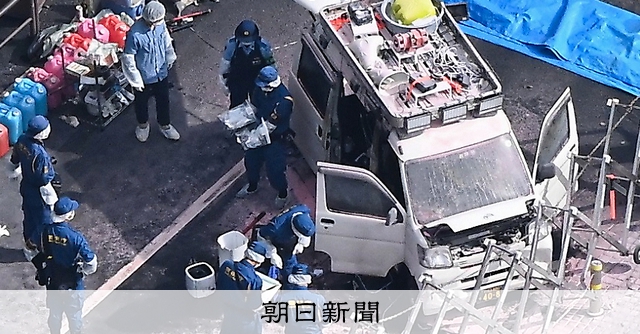 首相官邸前に車突入 自民党本部に火炎瓶 49歳逮捕、黙秘 公務執行妨害容疑:朝日新聞