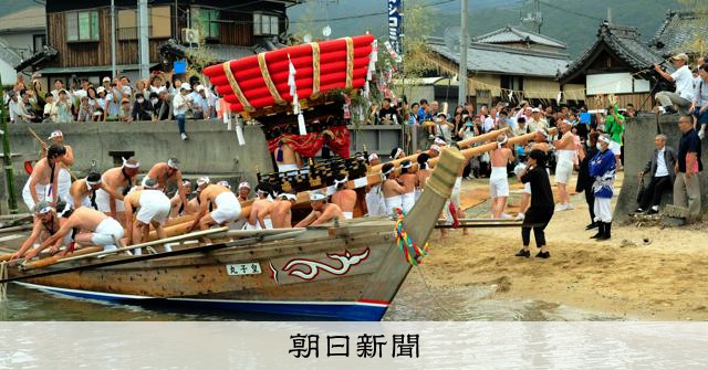 勇壮な海渡る太鼓台、伝統行事「オシコミ」が今年も小豆島で [香川県
