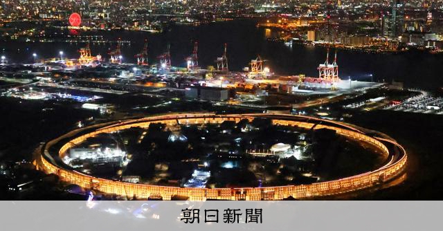 浮かぶ光の円 万博会場シンボルの大屋根リング 試験点灯 [大阪府