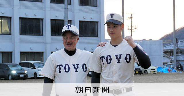母校に戻った東洋大姫路・岡田監督 「頼もしい後輩」たちと甲子園へ