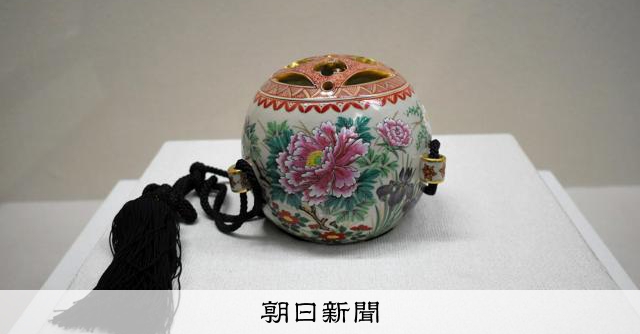 茶道具で感じる春らんまん 桑名市博物館、花モチーフの75点展示 [三重