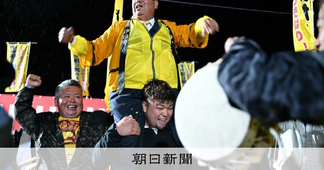 ワイド！」支援者の熱気、見守る機動隊 徳之島の政争の町に新町長