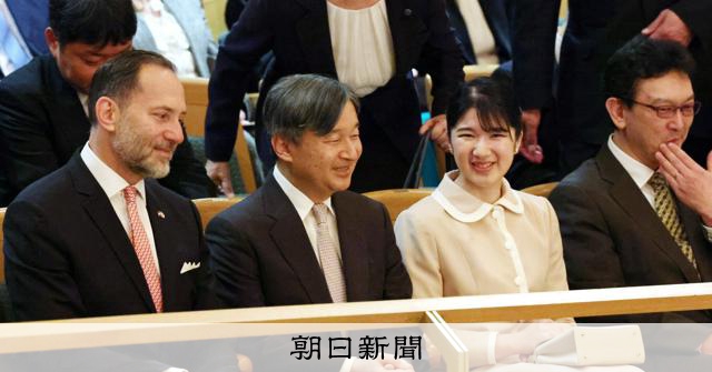 天皇陛下、愛子さまと「天使の歌声」鑑賞 東京・新宿：朝日新聞