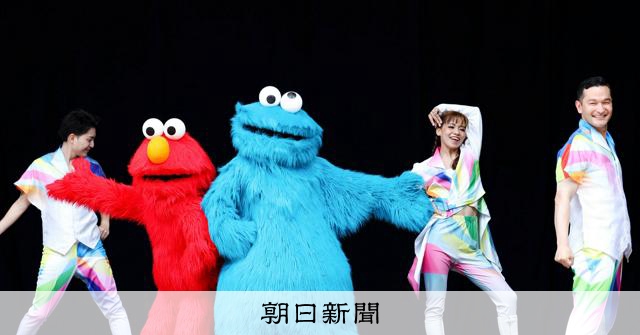 USJから万博へ「赤と青」の仲間が出張 米国館で独立記念日祝う