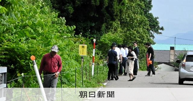 ハンターに向かうヒグマ　住宅地の林の中、距離5メートルで発砲