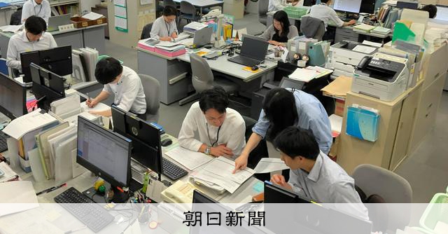 男性育休取得100%の市役所　波状的な仕掛けで収入減の心配ぬぐう