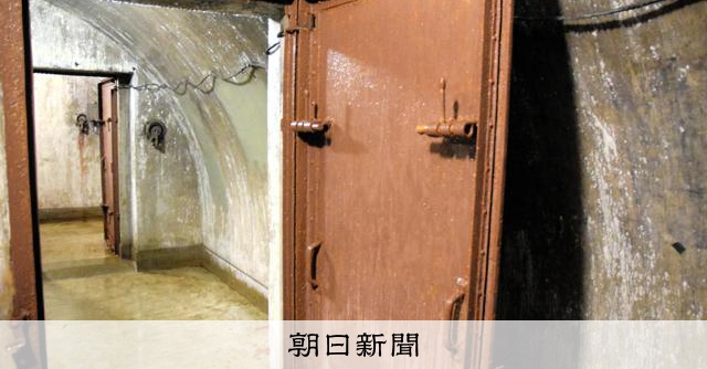 満州の古い写真８１枚、新聞の切抜２８枚が、貼り付け、建築　死体、自動車、戦闘機 旧陸軍士官学校 戦争の記憶 米軍キャンプ座間、遺構公開 [神奈川県
