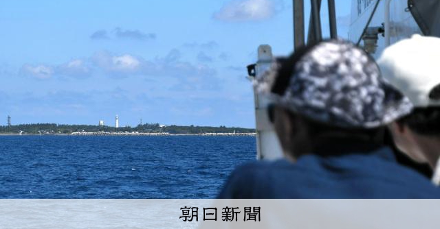 積み上がったゴミ、生い茂る草　時止まった無住の島に記者が向かった