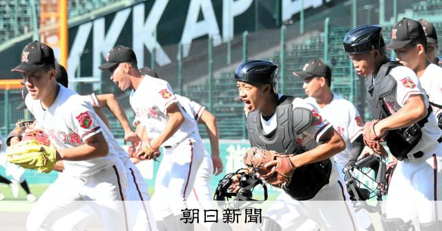 日大山形が甲子園で練習 「夢の舞台で思い切り」 土の感触も確認