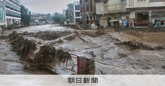 パキスタン山岳地帯で水害頻発、死者300人超　インドでは鉄砲水
