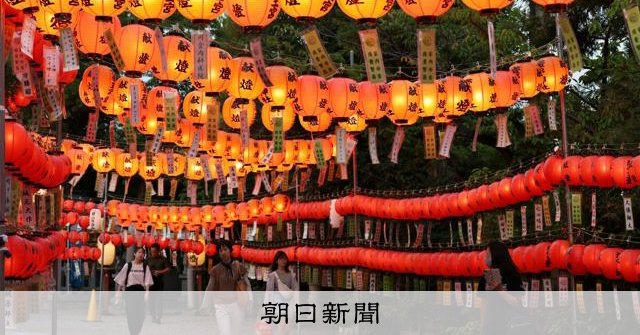 1700のちょうちん 灯りがともると別世界 大津・萱野神社で [滋賀県