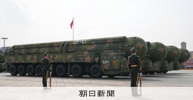 北京の軍事パレード、最新装備に中国SNSで驚き ロ朝首脳にも関心