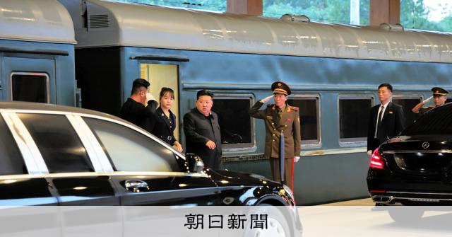 金正恩氏、訪中を終えて平壌に到着 娘とみられる女性の写真も再び
