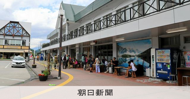 深夜の花火など迷惑行為に罰金 観光客増の長野・白馬村が条例制定へ