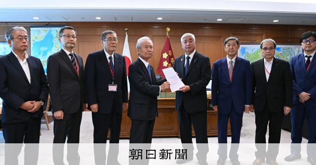 「原潜」導入の期待、にじませた報告書 「国民的議論呼び起こす」