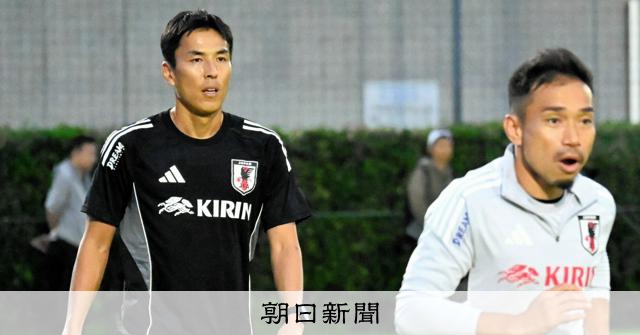 日本代表の長谷部誠コーチ「バランス整える」 39歳長友佑都に発破