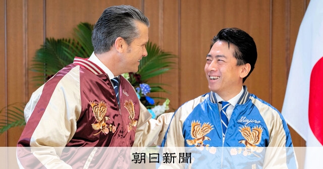 スカジャン、おそろい 小泉防衛相、米国防長官にお土産：朝日新聞