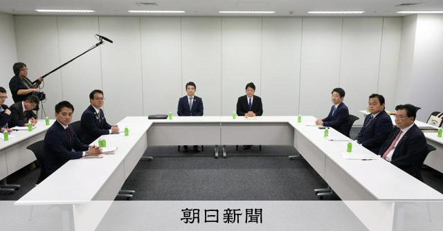 ガソリン減税、主導権奪われる少数与党 野党「共同戦線」は見通せず
