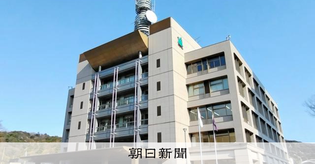 5歳男児が軽乗用車にはねられ死亡、町道を横断中に 鳥取・智頭町