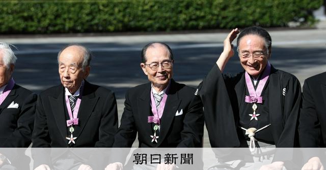 天皇、皇后両陛下 皇居・宮殿に王貞治さんや野沢雅子さんら招き茶会