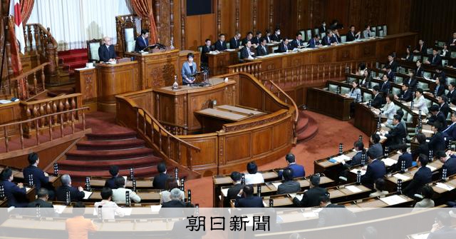 維新が中央に、公明は端に…連立の組み替えで参院本会議場の席替え